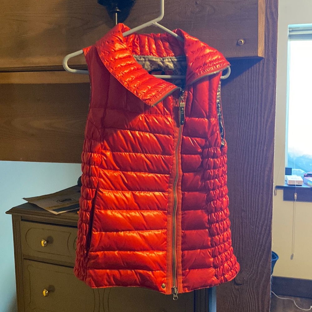 Neve Vest. Barely Worn And In Good Condition! - image 1